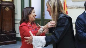 Margarita Robles (izquierda) e Isabel Perelló, en la toma posesión su cargo como presidenta del Tribunal Supremo y del Consejo General del Poder Judicial.