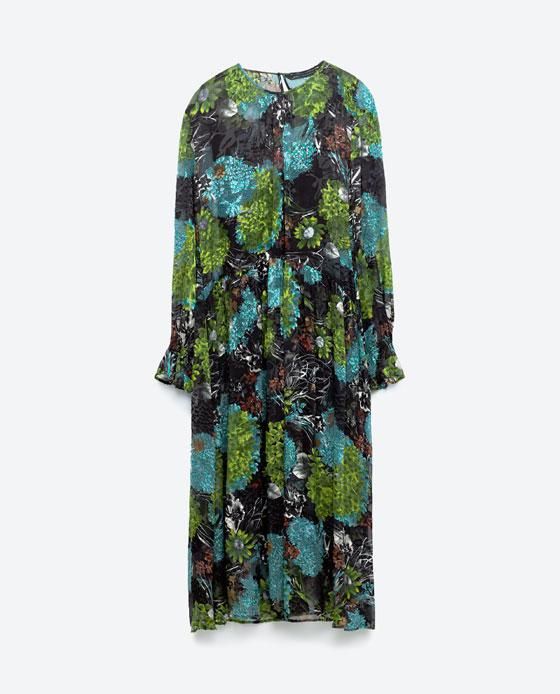 Vestidos boho chic para el otoño, midi floral de Zara (79,95€)