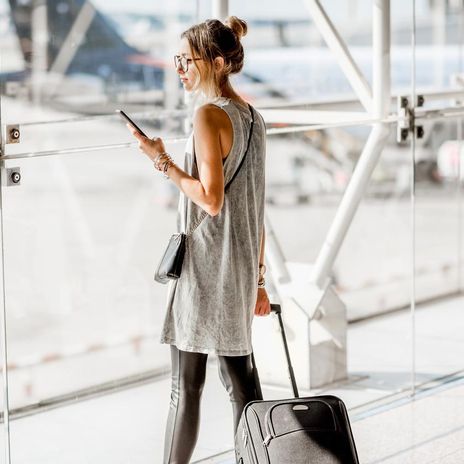 Moda de aeropuerto: las insiders ya no viajan en chándal