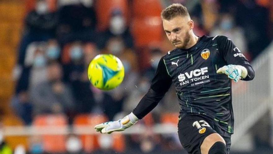 Cillessen da negativo y entrena en solitario en Paterna