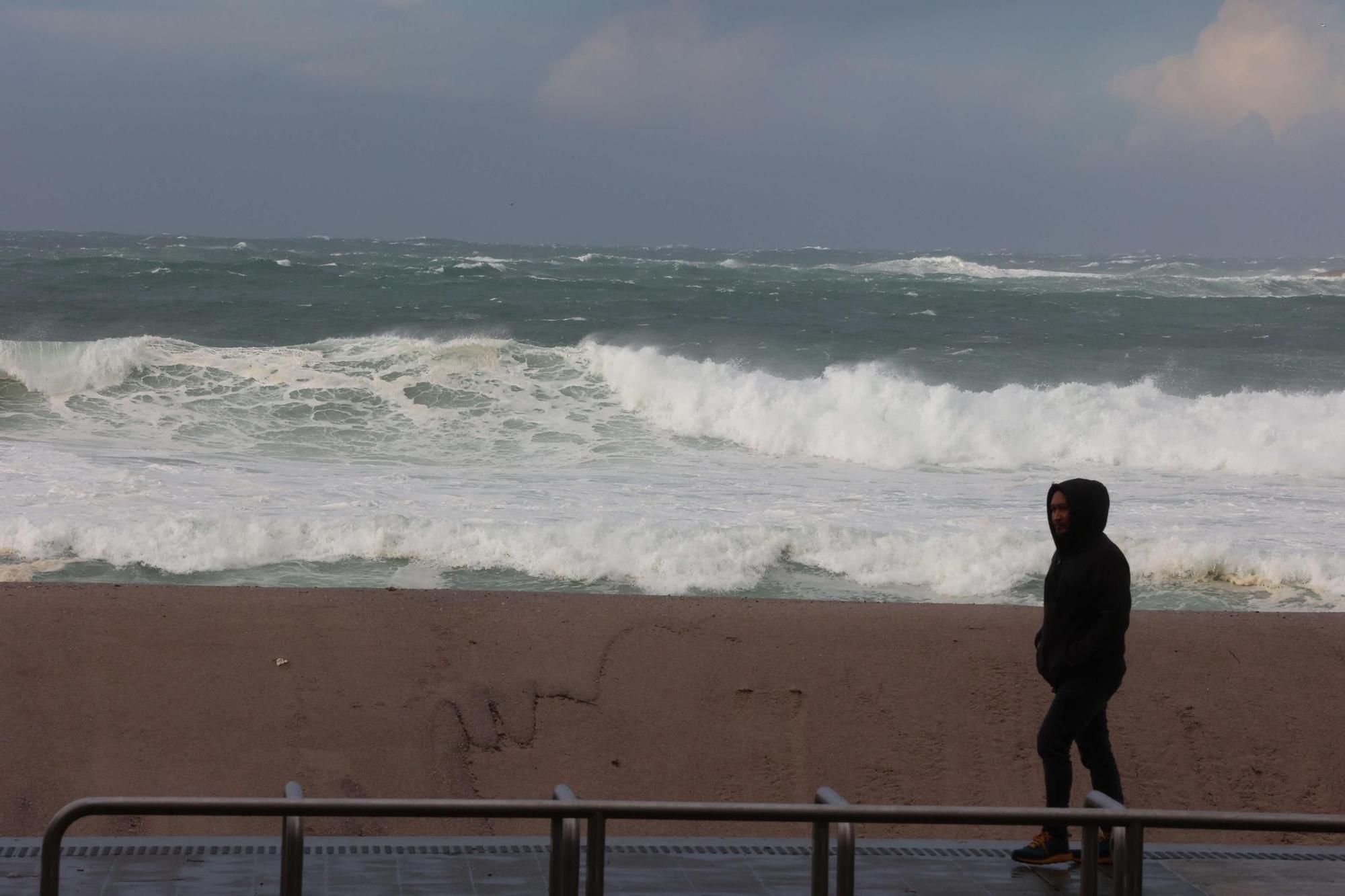 Alerta roja en el mar en A Coruña