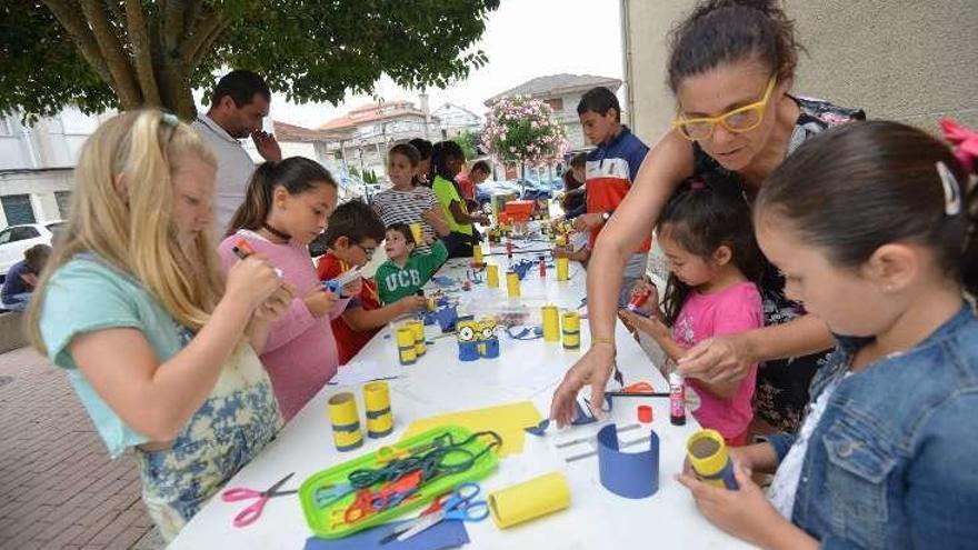 Jóvenes participando en la actividad &quot;Perto&quot; en Campelo. // G.S.