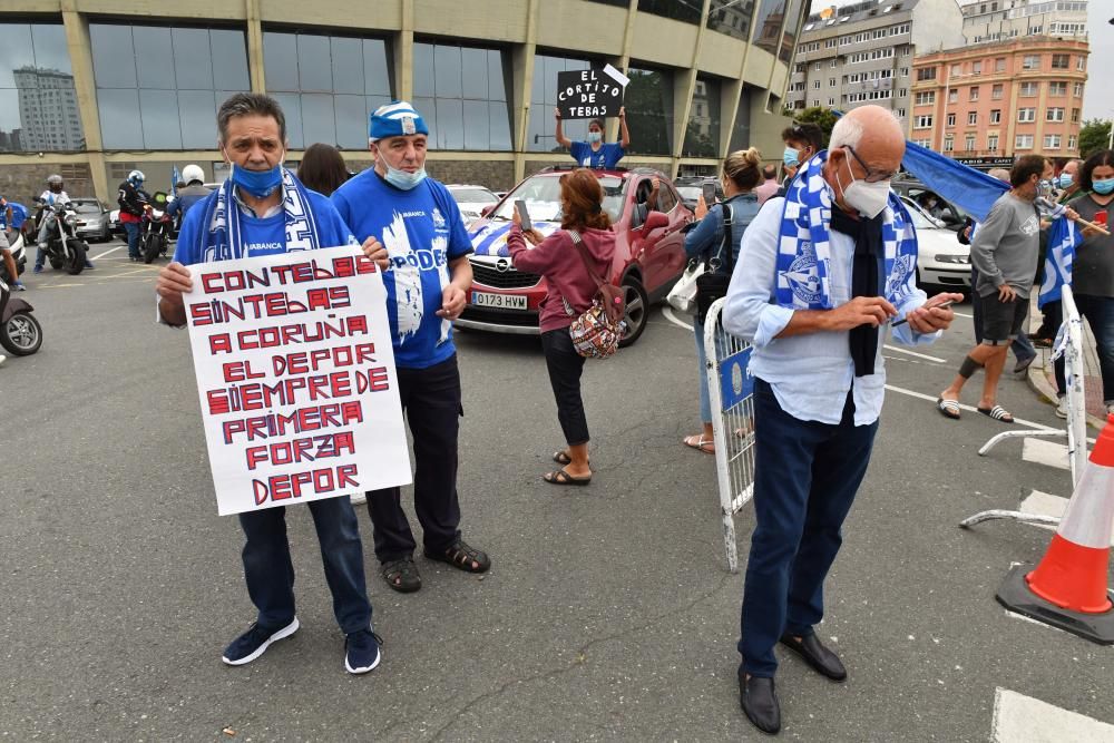 La caravana en defensa del Deportivo colapsó el tráfico en varios puntos de A Coruña.