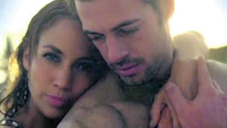 Algunas imágenes del videoclip «I´m into you», en las que se puede ver la química de Jennifer López y William Levy ante las cámaras.