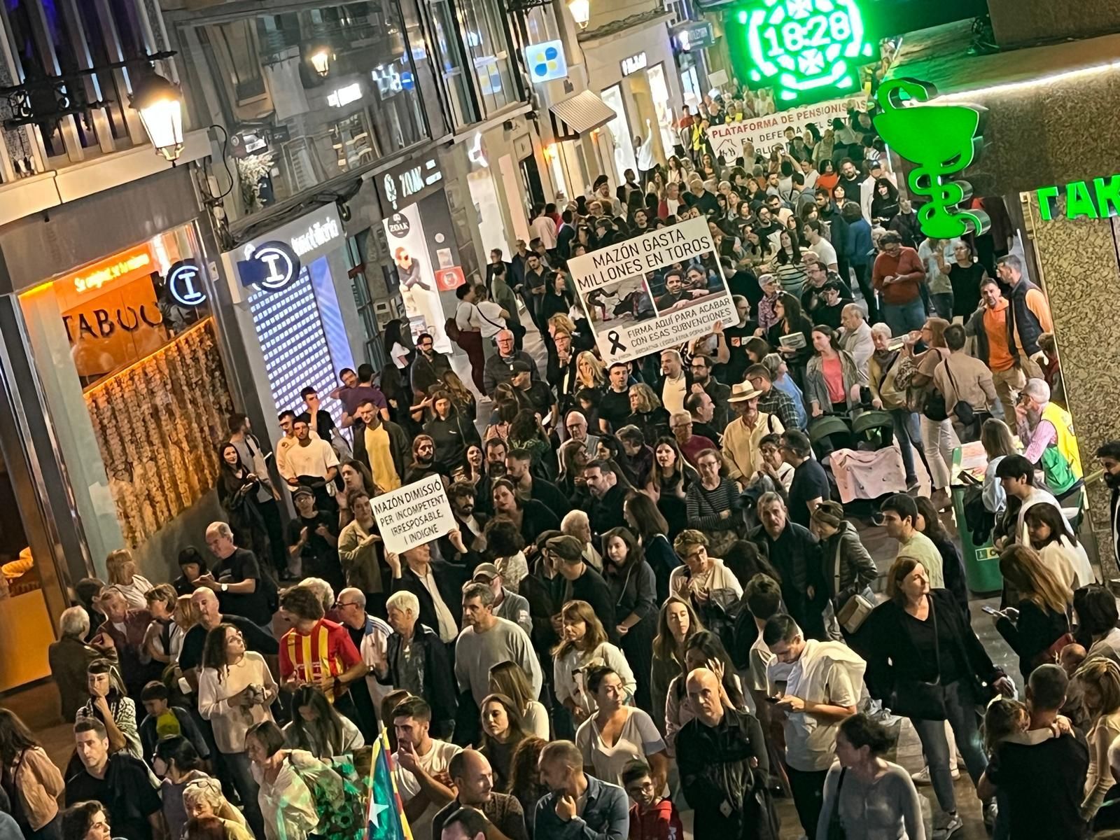 Elche muestra su indignación con la gestión de la DANA en la Comunidad Valenciana