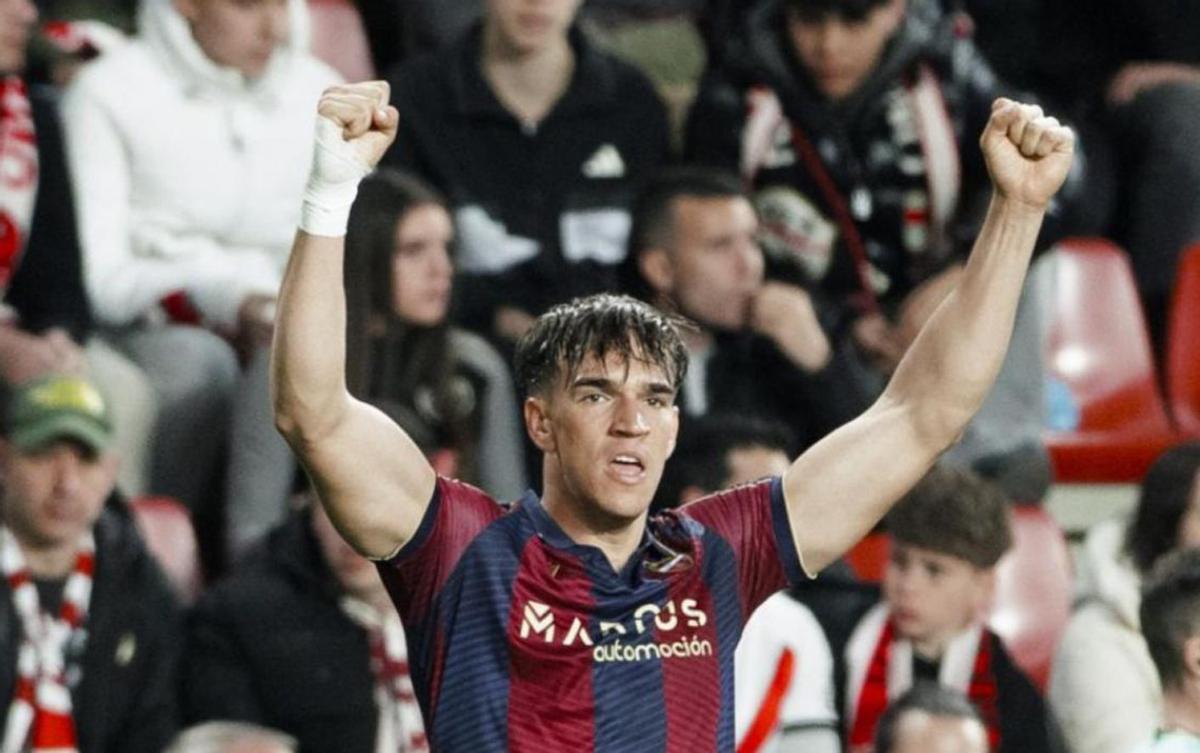 Carlos Espí celebra su gol ante el Rayo Vallecano. | LALIGA