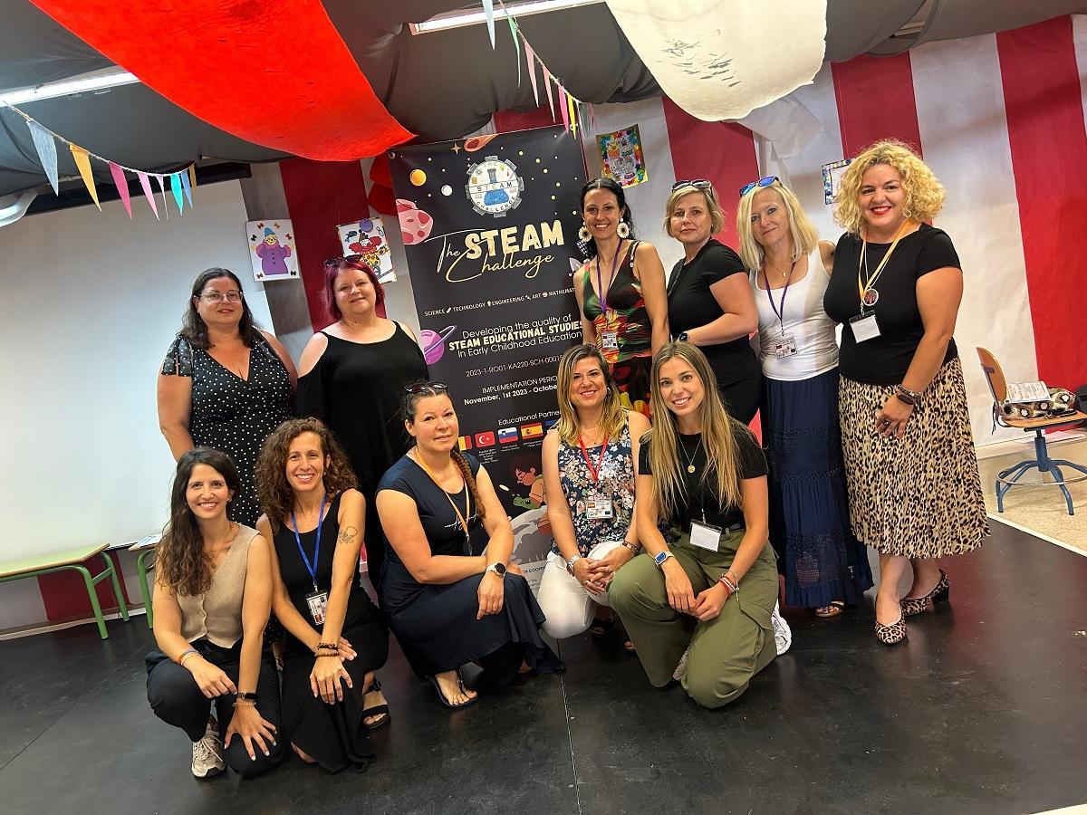 Profesorado de los cinco países, durante una de las movilidades realizadas.