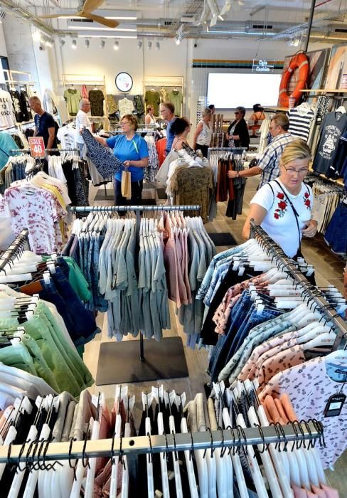 31/01/2019 PUERTO RICO, MOGÁN. Ambiente el primer día de actividad en el centro comercial 'The Market Puerto Rico'. SANTI BLANCO