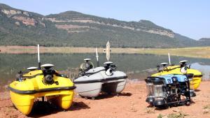 Robots acuáticos para analizar la calidad del agua del pantano de Sau.