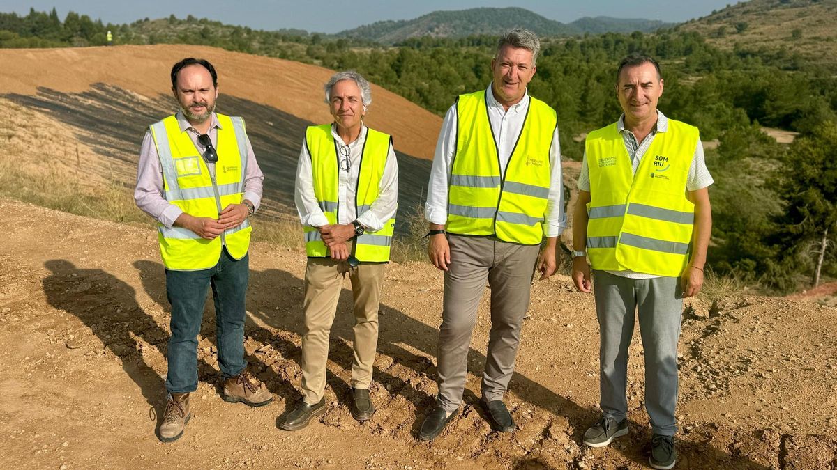 El director general de Calidad y Educación Ambiental, Jorge Blanco; el secretario autonómico de Medio Ambiente y Territorio, Raúl Mérida; el conseller de Medio Ambiente, Infraestructuras y Territorio, Vicente Martínez Mus; y el alcalde de Riba-roja, Robert Raga.