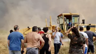Vecinos en primera línea del fuego en León: "Todos han ido a salvar Las Médulas y nos han dejado solos"