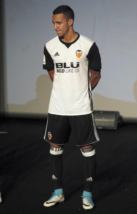 Así son las nuevas camisetas del Valencia CF