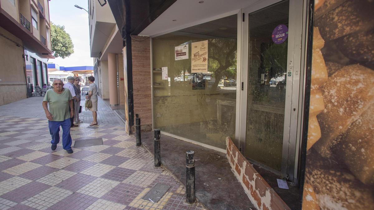 «Es duro ver que todos los negocios han reabierto después de la riada en su local y yo no»