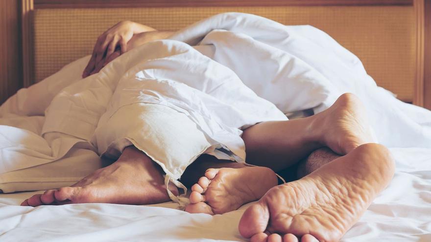 Da un cambio radical a tu vida íntima con el truco viral de la almohada