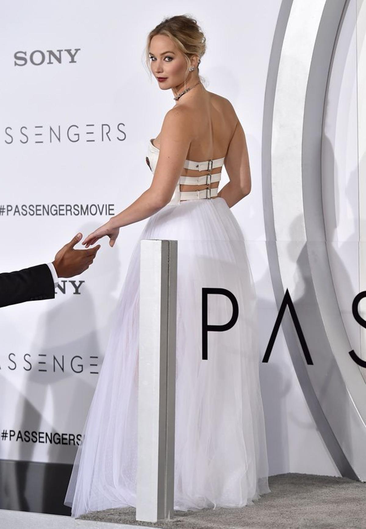 Estreno de 'Passengers': la espectacular espalda de Jennifer Lawrence