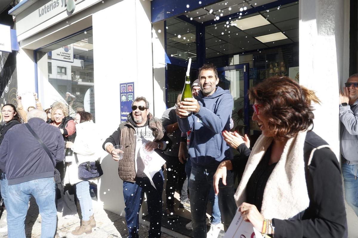 La Agrupació Musical Cultural de Teulada celebra su cuarto premio en esta lotería de Navidad