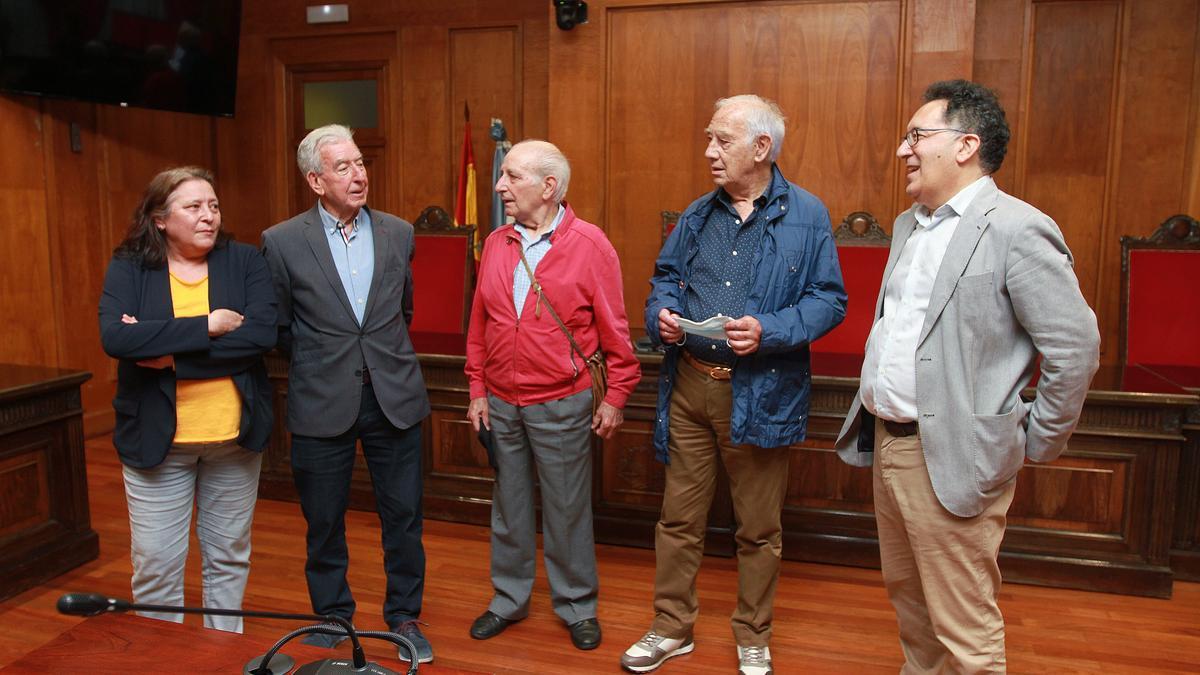 Los protagonistas del encuentro con FARO, en la sala de vistas de la Audiencia Provincial. // IÑAKI OSORIO