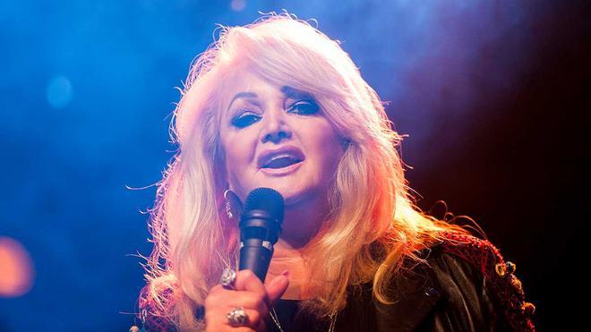 Bonnie Tyler sufrió un paro cardiaco cuando se la intentaba reanimar del coma inducido tras una perforación intestinal