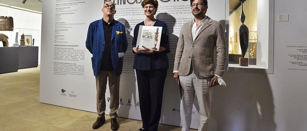 De izq., a dcha., Alfonso de la Torre, Marta Chirino y Jesús Castaño, ayer, en la inauguración. | | ANDRÉS CRUZ