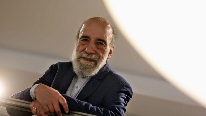 "La literatura debe insistir en que hay otro mundo posible"