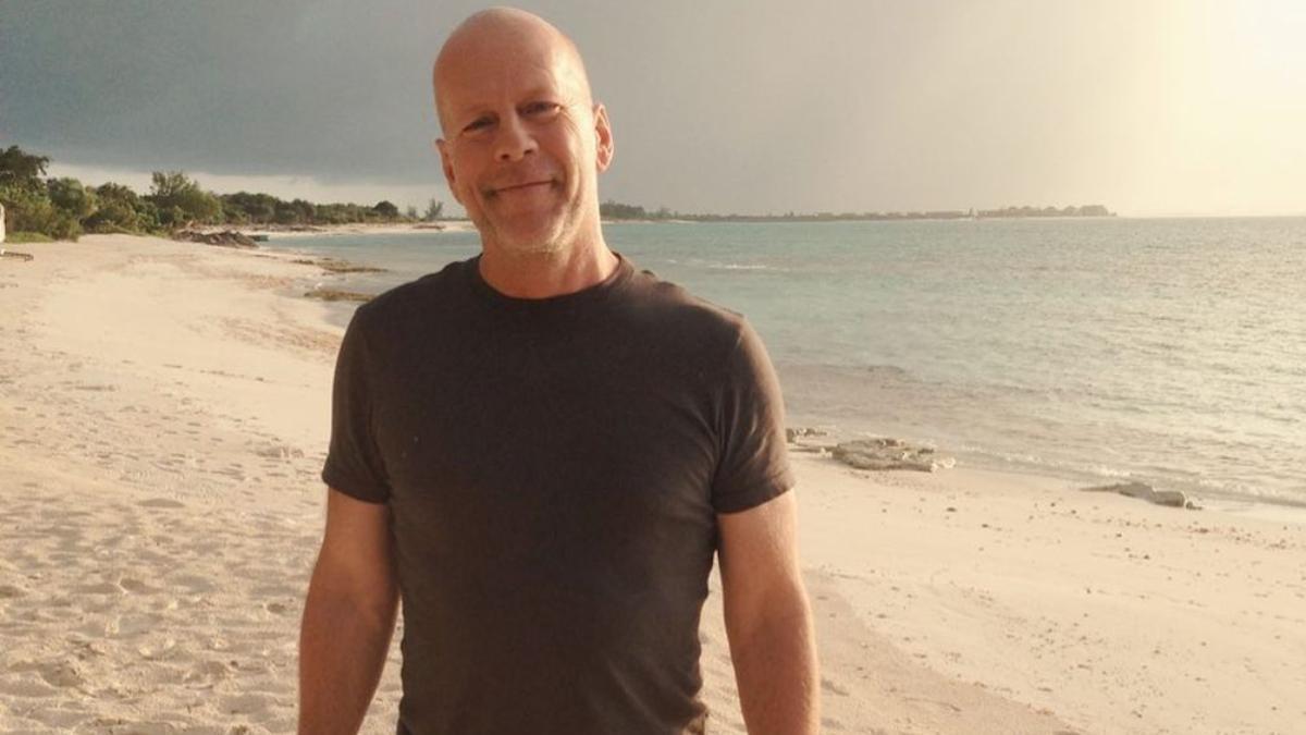 Bruce Willis en la playa