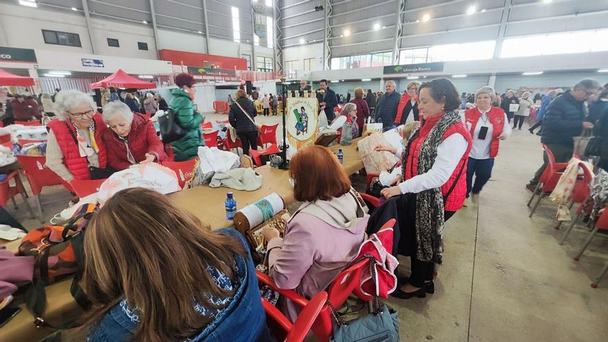 Participantes en la última edición del certamen mierense de encaje de bolillos. | A. V.