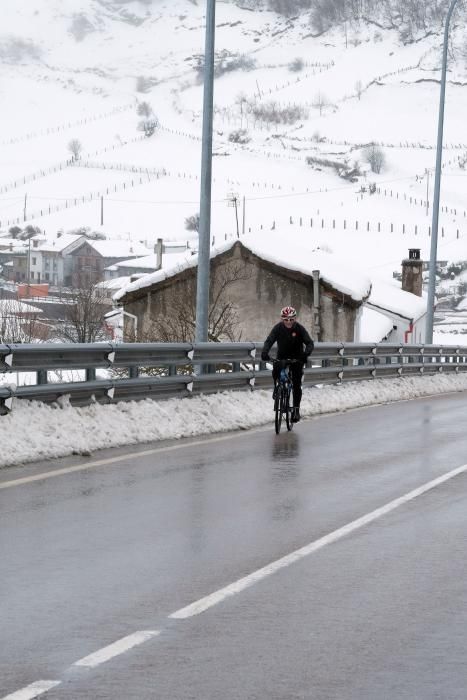 Gran nevada en Pajares el sábado por el temporal de nieve.