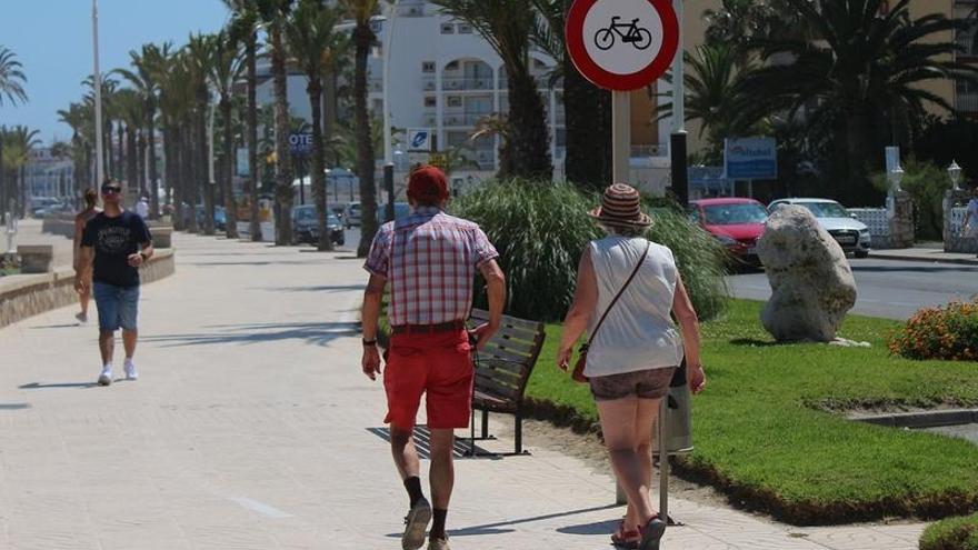 Peñíscola limita a los ciclistas en el paseo y prioriza a los peatones