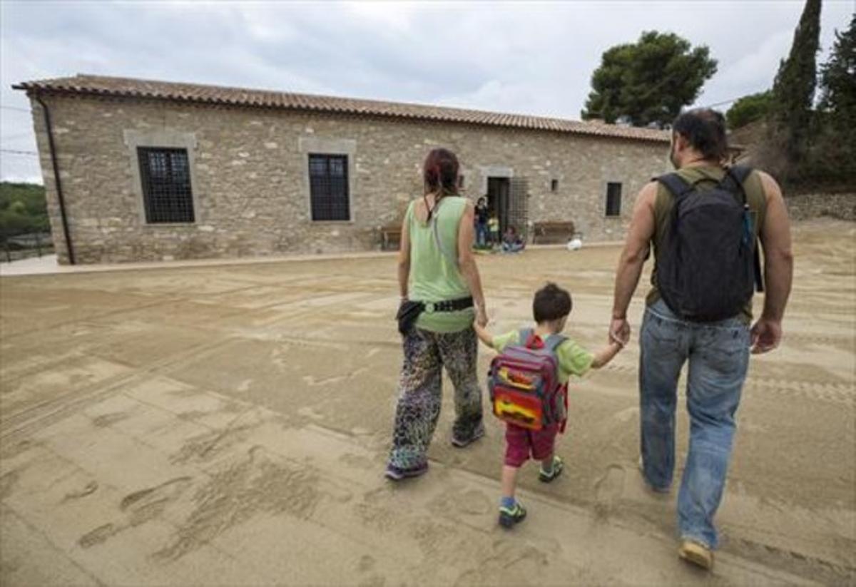 Al Pallars Jussà, 12 alumnes de la localitat de Salàs i de nuclis pròxims han fet possible reobrir l’escola. Al Pallars Jussà, 12 alumnes de la localitat de Salàs i de nuclis pròxims han fet possible reobrir l’escola.