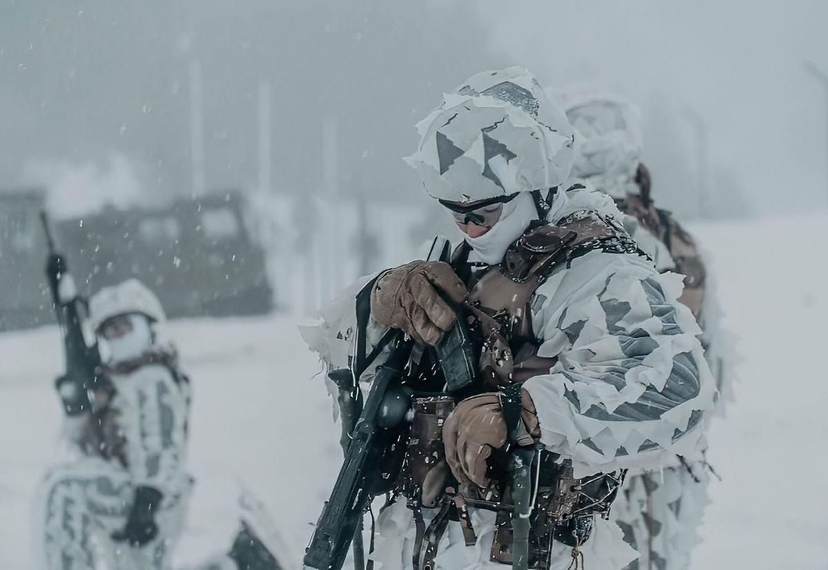 Un caçador del Regiment Amèrica 66, durant el seu ensinistrament a Cerler (Osca). | ET