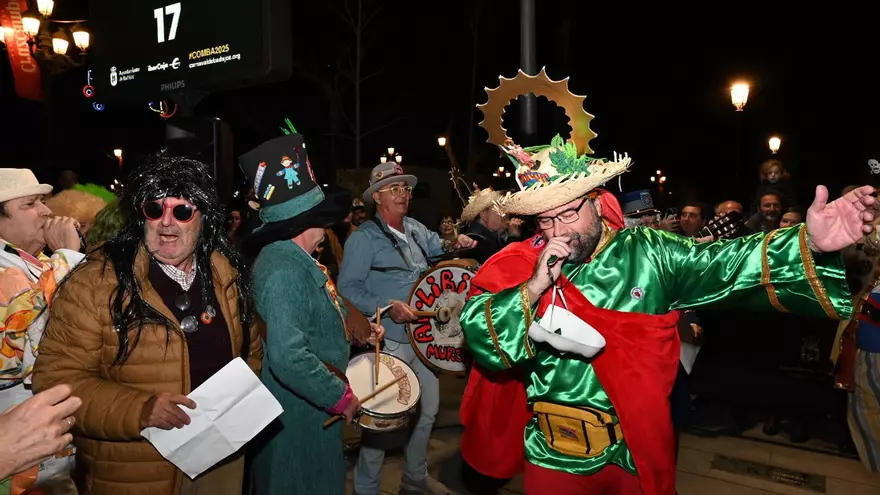 La murga AdLibitum vuelve a cantarle a Badajoz y así ha sido el momentazo
