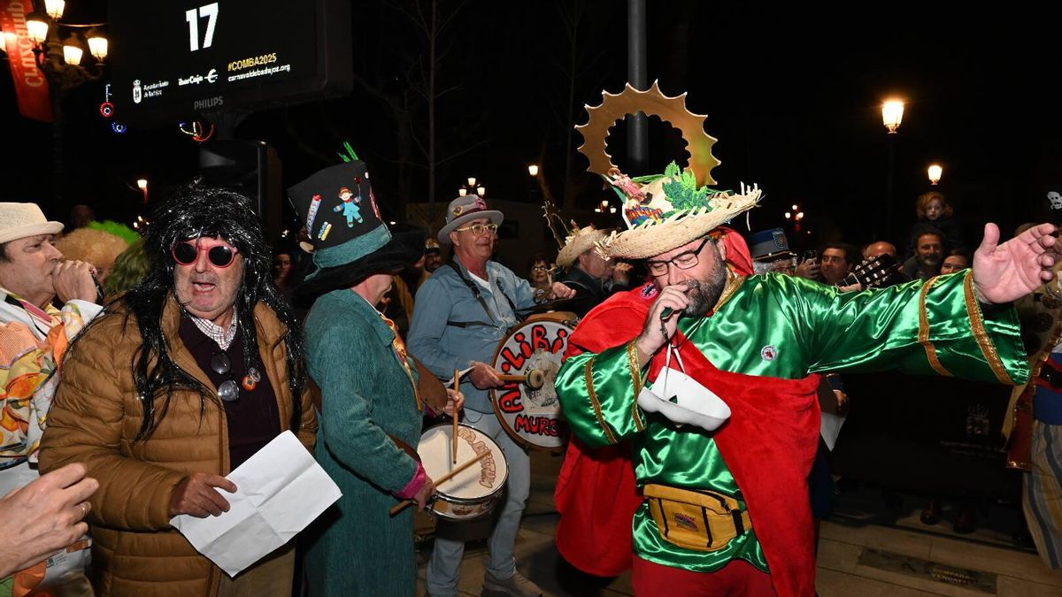 la murga AdLibitum vuelve a cantarle a Badajoz y así ha sido el momentazo