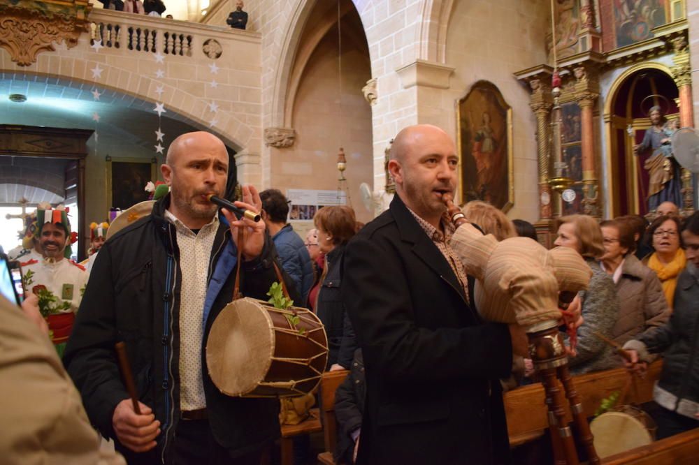 Los 'cossiers' de Algaida bailan en homenaje a su patrón Sant Honorat