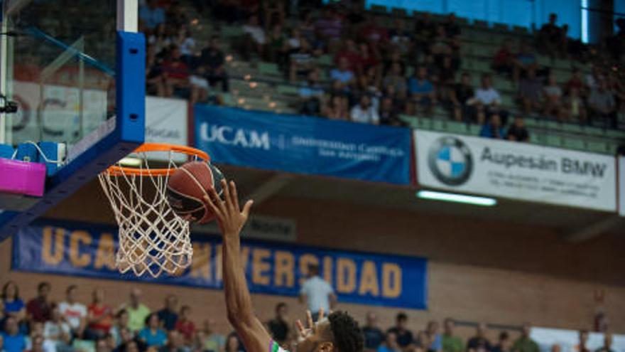 Gran debut liguero del Unicaja en Murcia