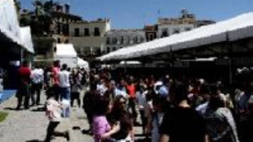El certamen reúne a miles de turistas y visitantes en su primera jornada