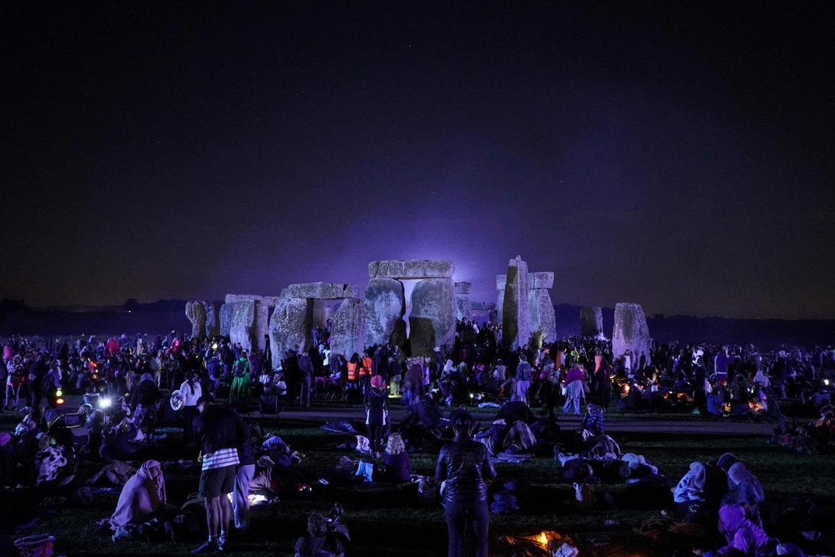 Salida del sol del solsticio de verano desde Stonehenge