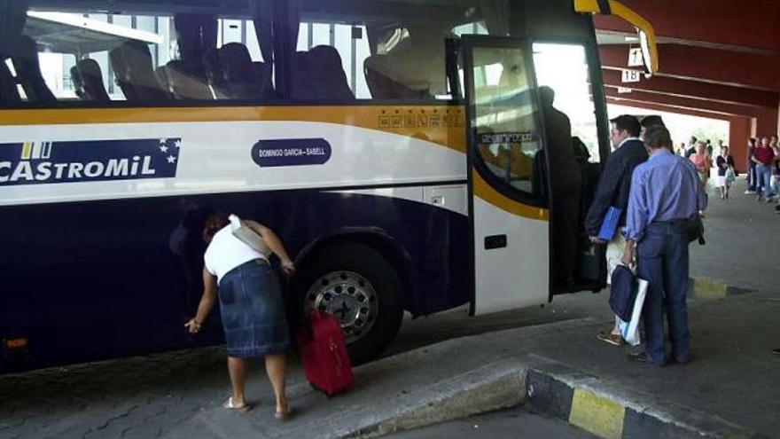 El número de viajeros de autobús en el Eje Atlántico se dispara casi un 40%  - La Opinión de A Coruña