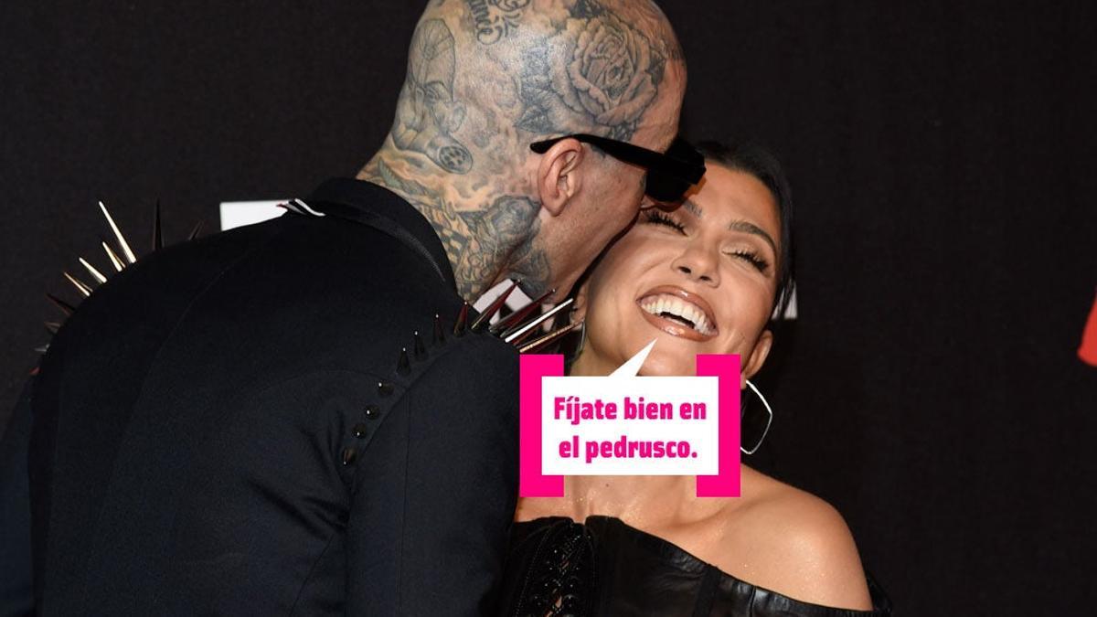 Kourtney Kardashian y Travis Baker muy acaramelados