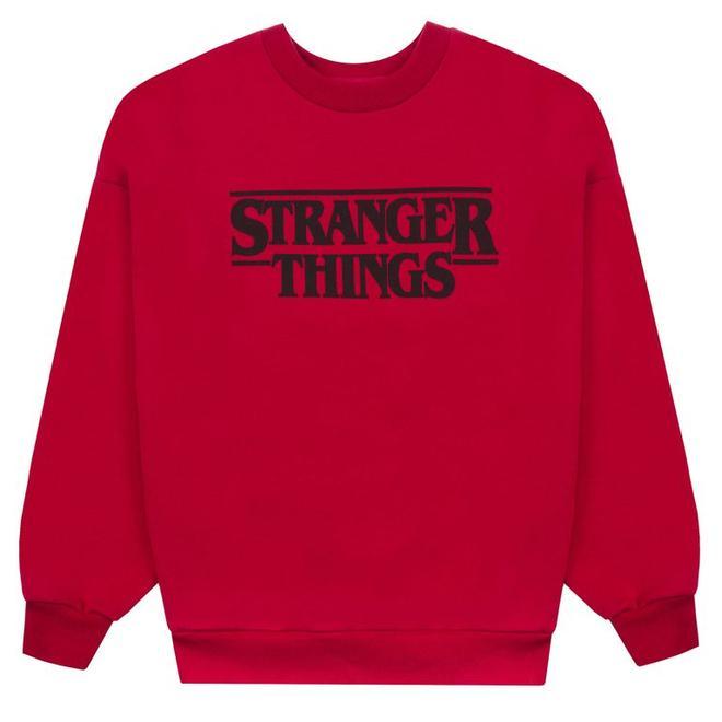 Sudadera roja con el logo de 'Stranger things', de Pull and Bear