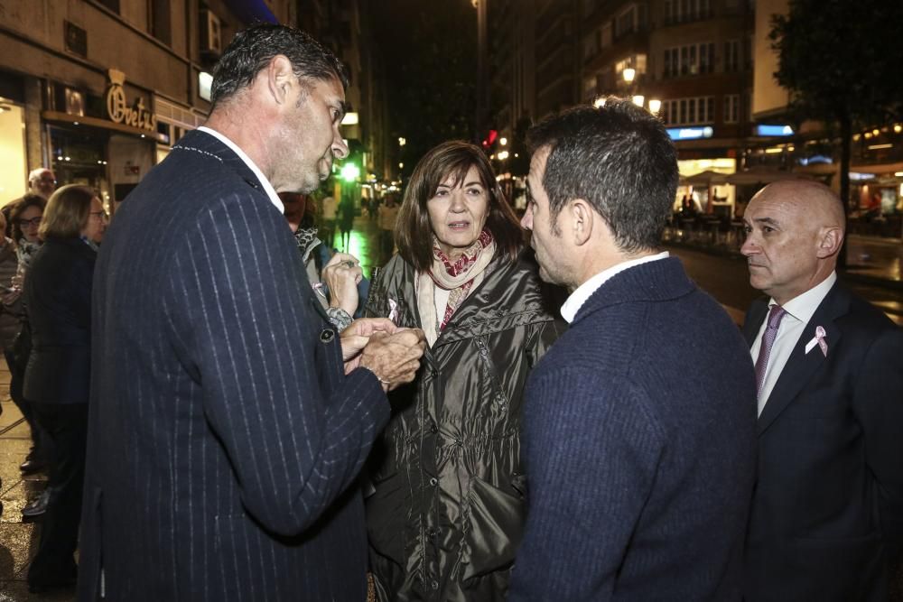 Fernando Hierro participa en un acto contra en cáncer de mama