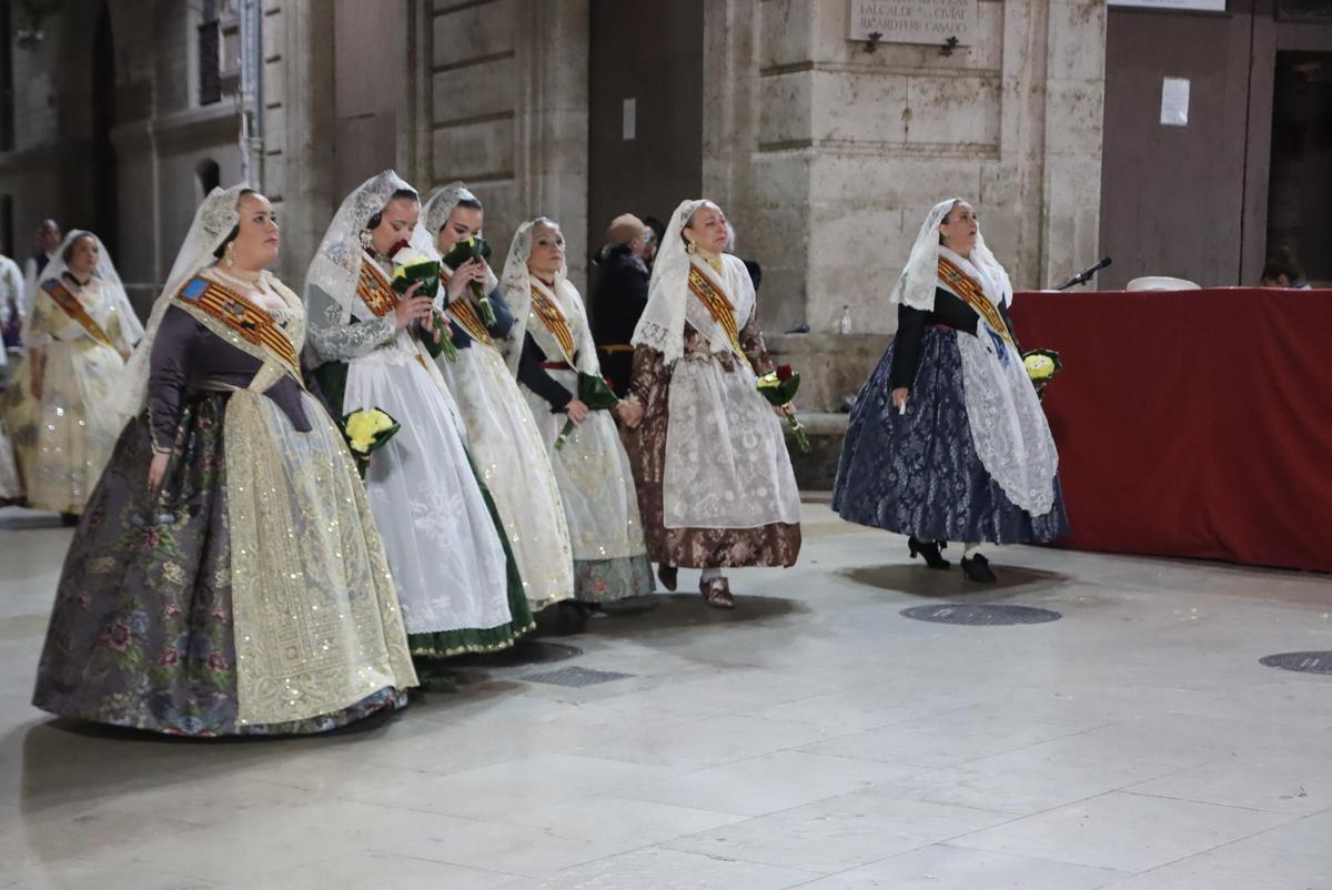 Todas las fotos de la ofrenda del 18 de marzo por la calle San Vicente hasta la 23:30 horas Todas las fotos de la ofrenda del 18 de marzo por la calle San Vicente hasta la 23:30 horas