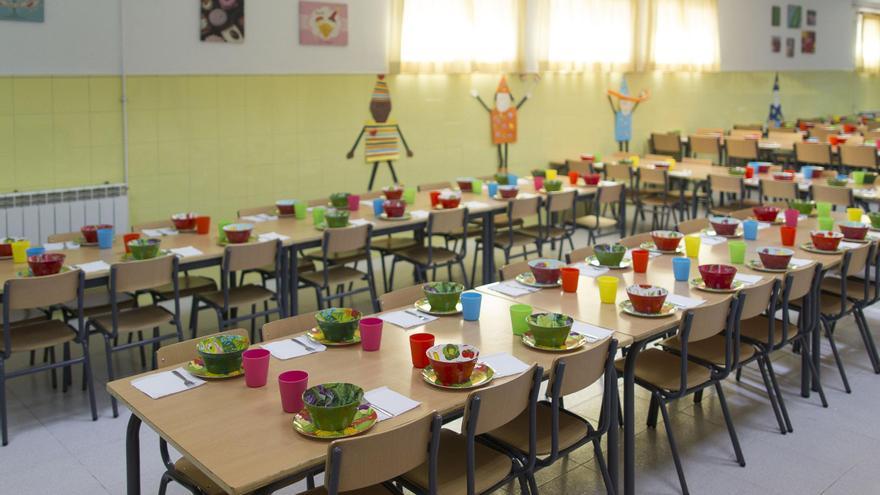 Frente común de IU y Podemos con las familias contra el servicio de comedor escolar