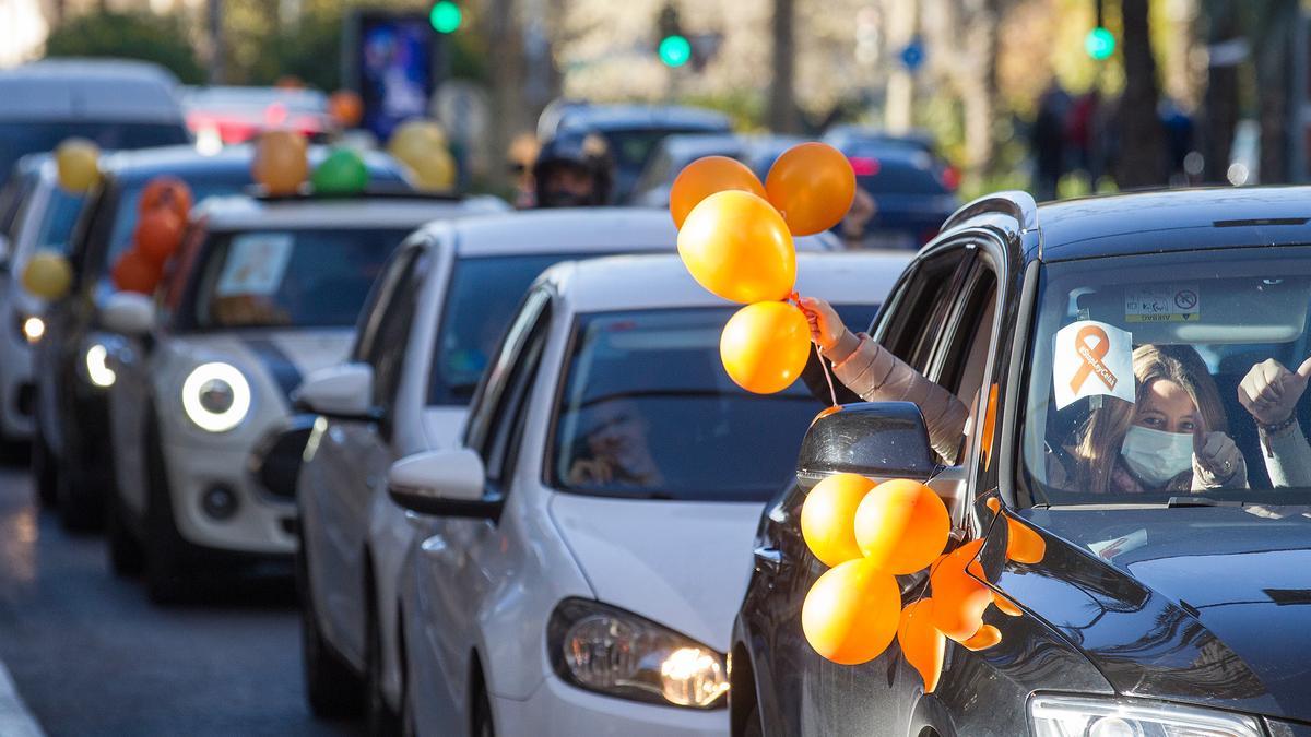 La protesta contra la ley Celaá llena de coches el centro de Alicante