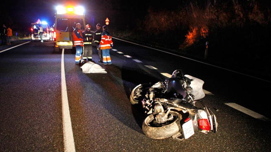 El accidente se produjo en la N-640 a su paso por Ponte Vilariño, en Agolada. // Bernabé/Luismy