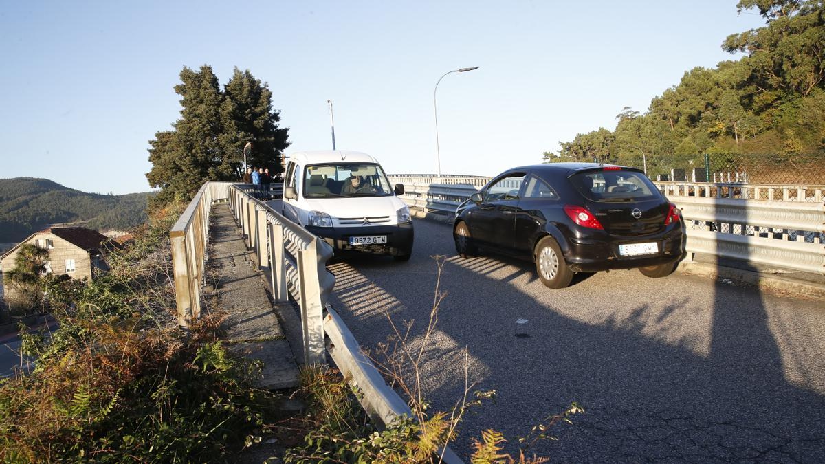 El puente de Trasmañó contará con una nueva pasarela metálica. // Ricardo Grobas