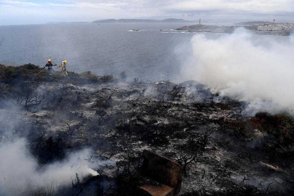 Incendio forestal en Os Rosales