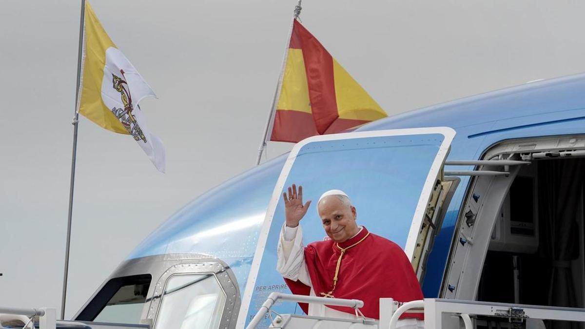 Así sonaron las campanas a la llegada del avión del papa a España