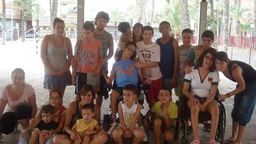 Los 19 niños concluyeron ayer el curso de Aspanias.