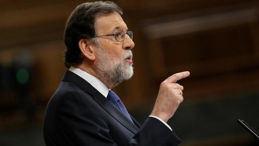 El PSOE a Rajoy: &quot;Ponga el lazo morado al BOE&quot;