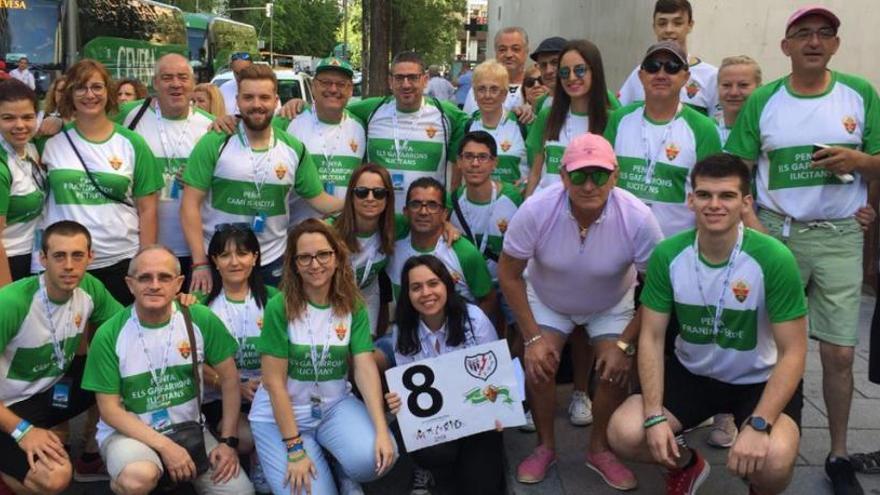 Aficionados del Elche en el congreso de Madrid.